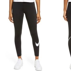 Nike Sportswear Swoosh Leggings